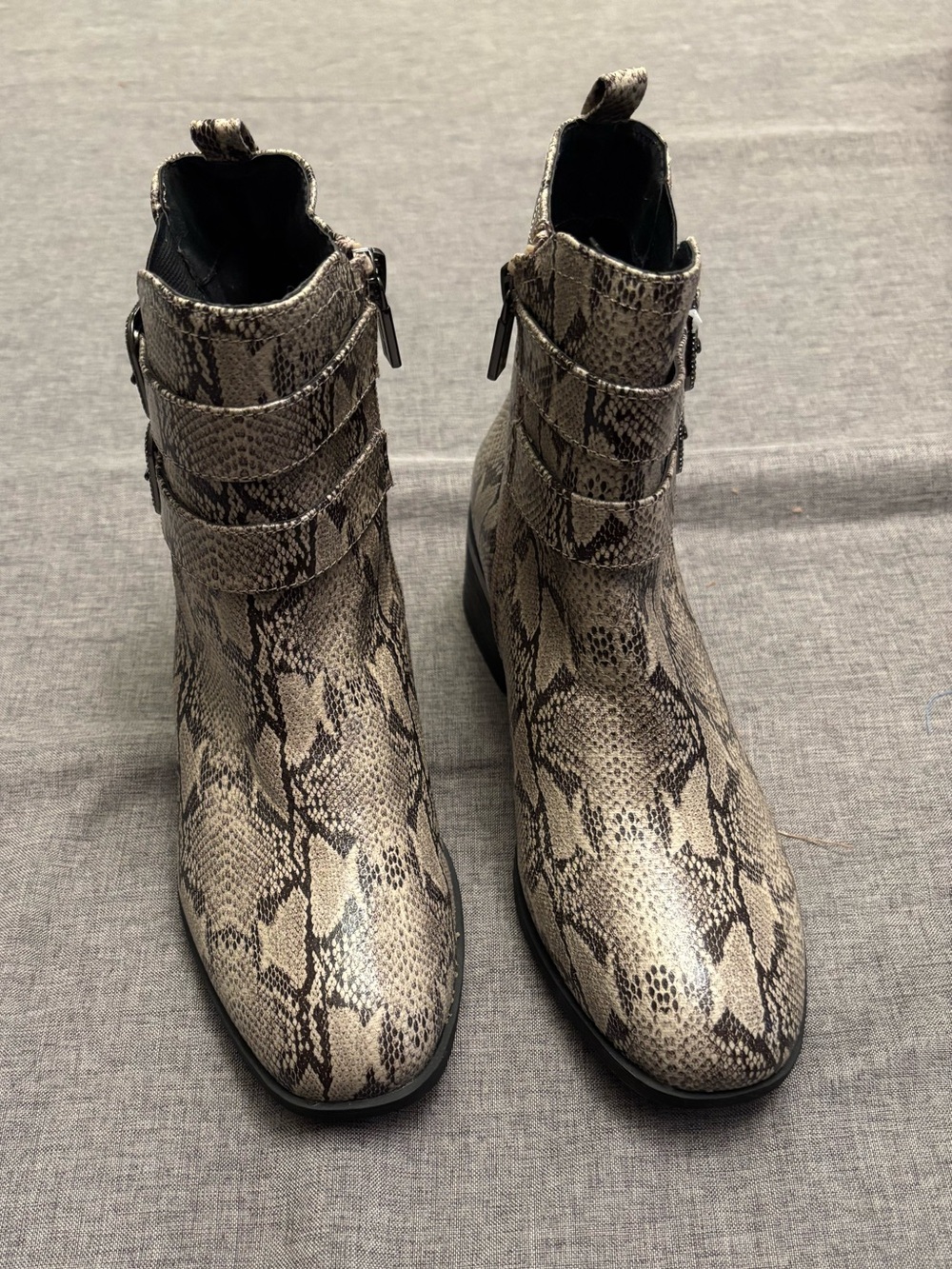 Reaction Kenneth Cole Taupe Snake-Print Ankle Boots
Size 6